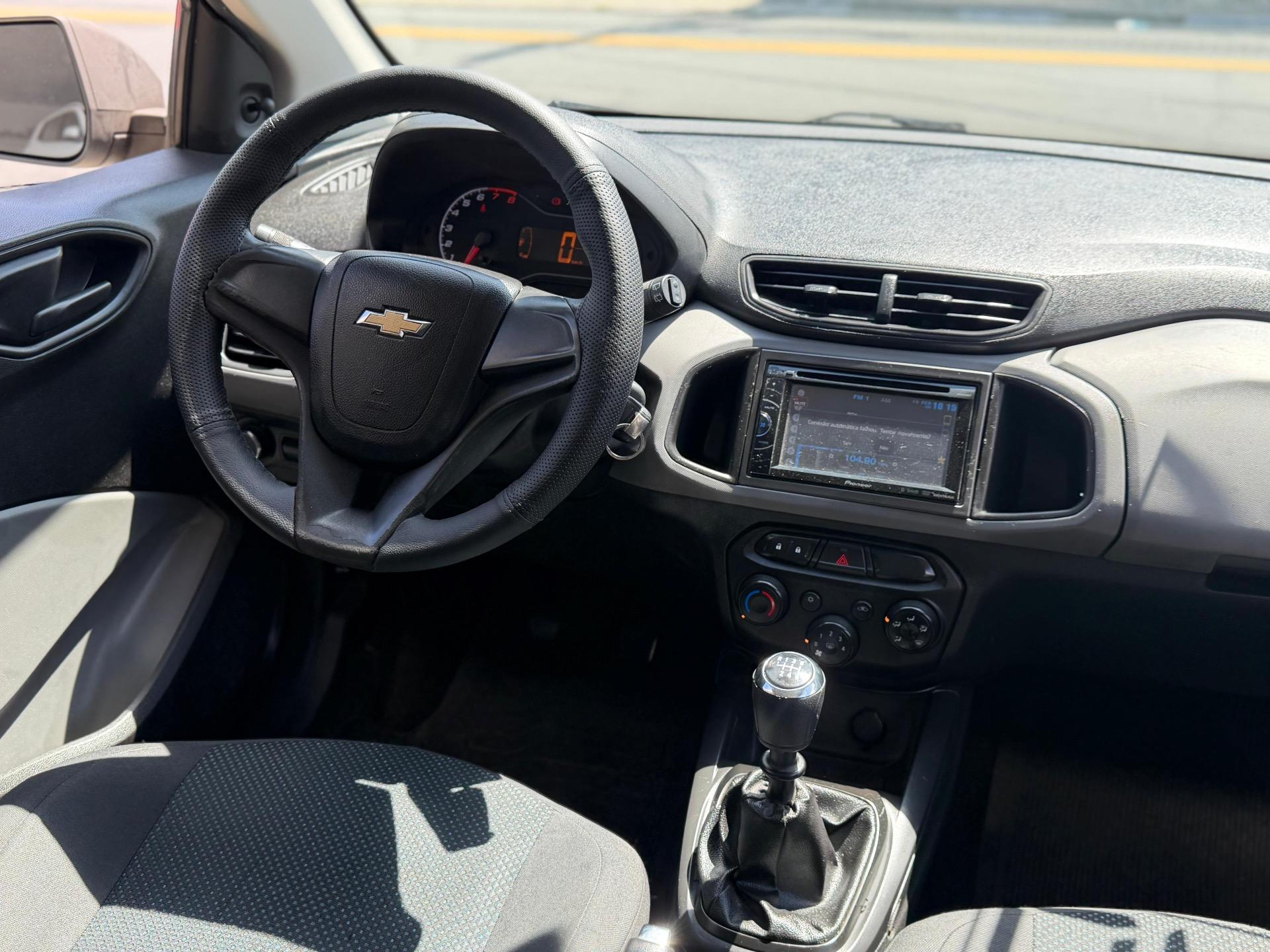 CHEVROLET Onix Hatch - Foto