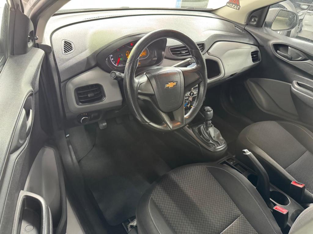 CHEVROLET Onix Hatch - Foto