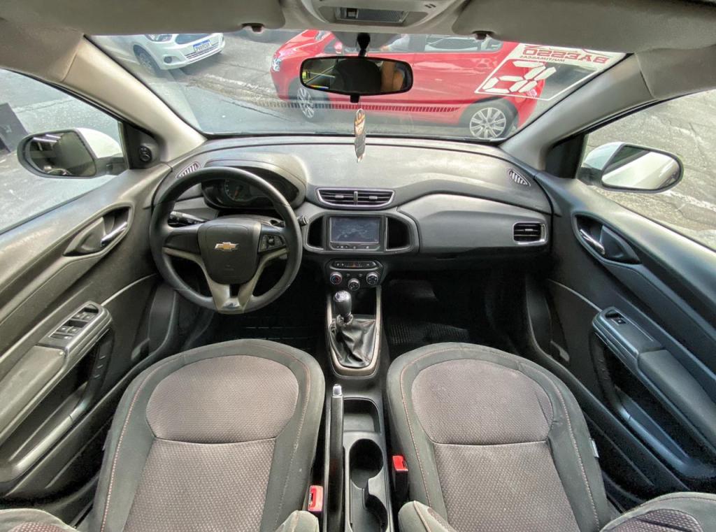 CHEVROLET Onix Hatch - Foto