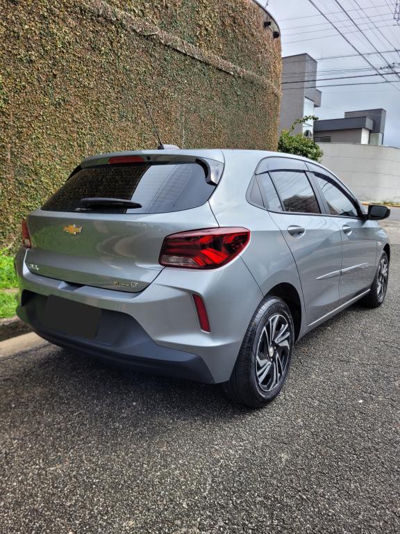 CHEVROLET Onix Hatch - Foto