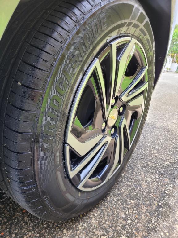 CHEVROLET Onix Hatch - Foto