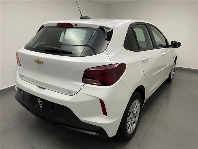 CHEVROLET Onix Hatch - Foto