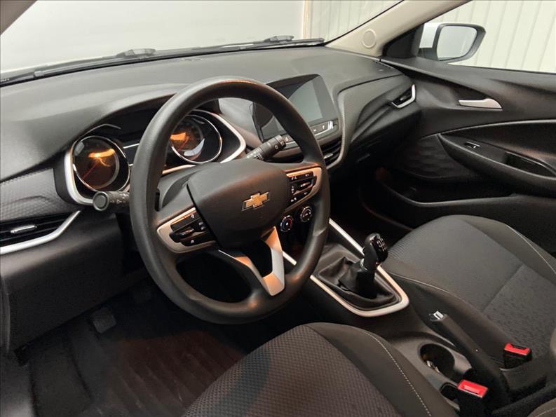 CHEVROLET Onix Hatch - Foto