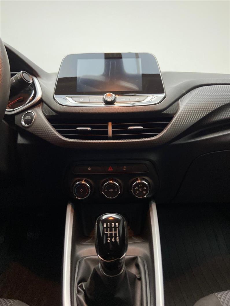 CHEVROLET Onix Hatch - Foto