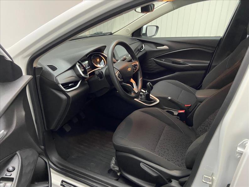 CHEVROLET Onix Hatch - Foto