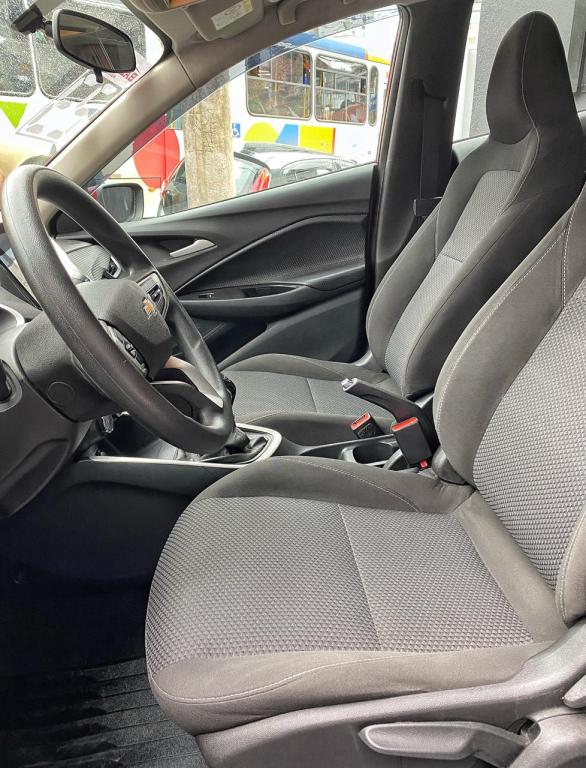 CHEVROLET Onix Hatch - Foto