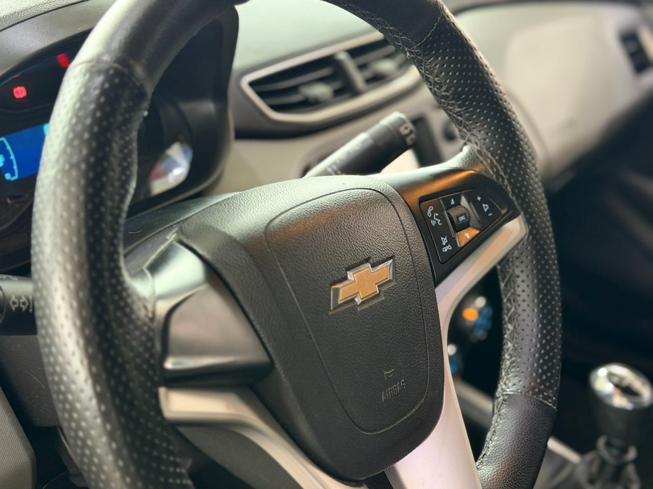 CHEVROLET Onix Hatch - Foto