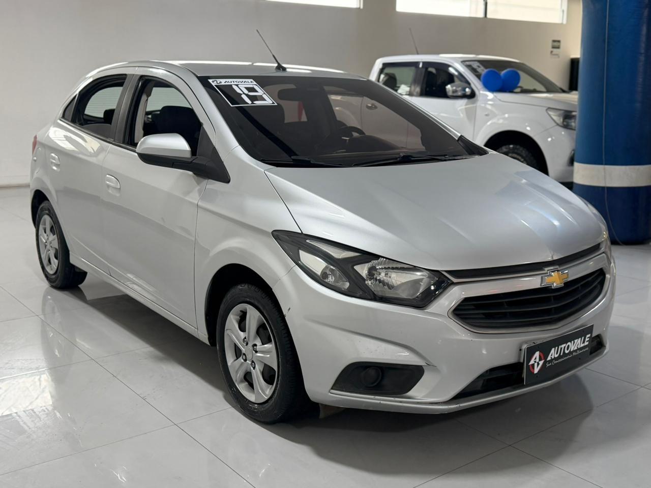 CHEVROLET Onix Hatch - Foto