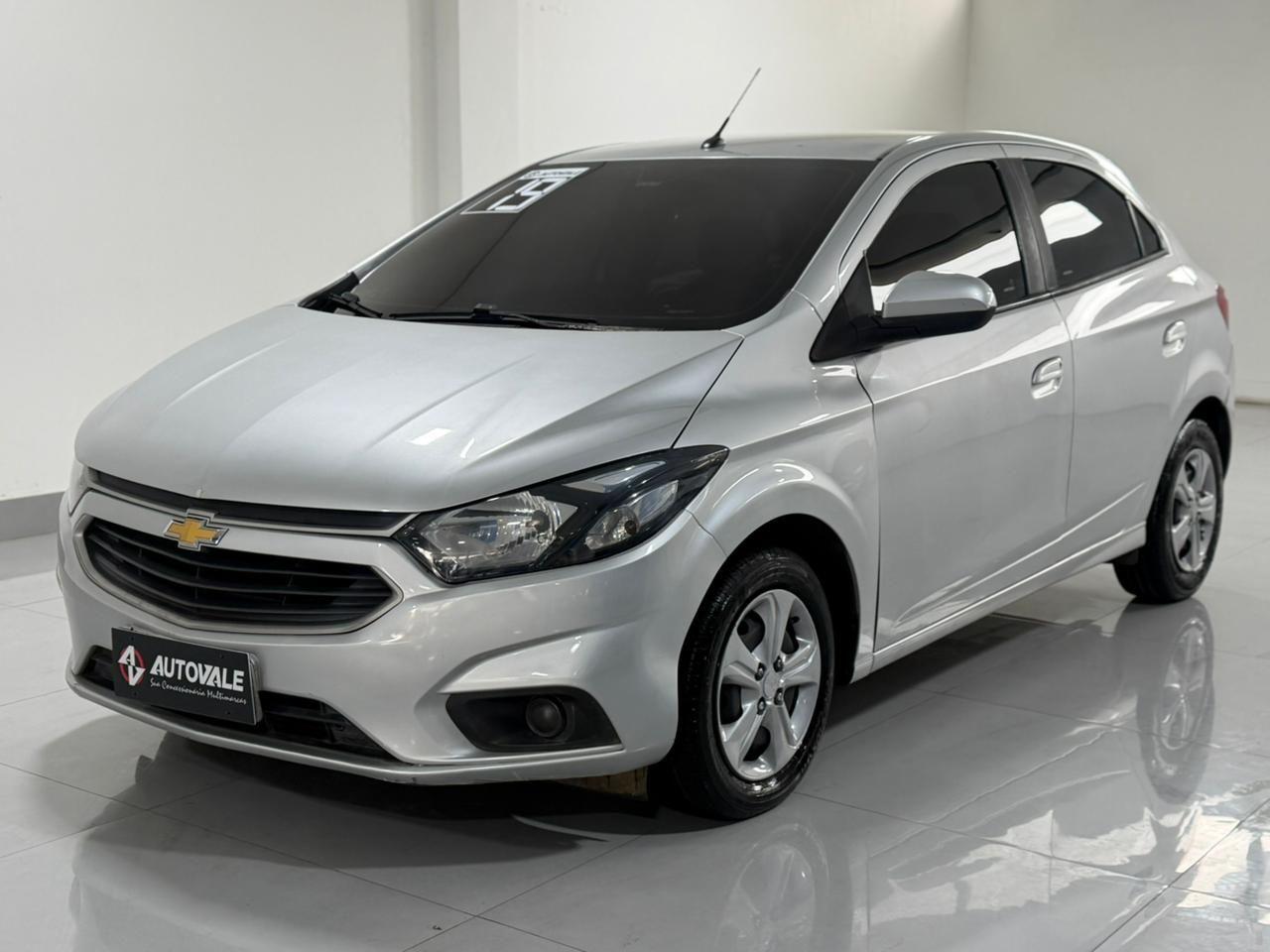 CHEVROLET Onix Hatch - Foto
