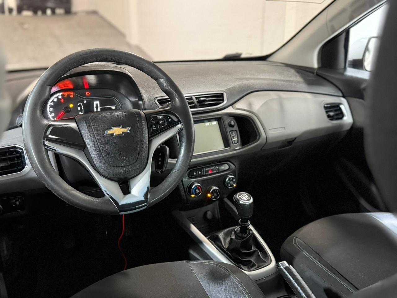 CHEVROLET Onix Hatch - Foto