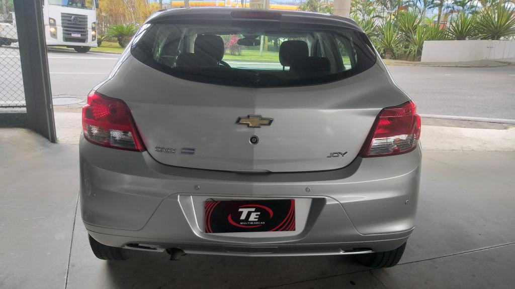 CHEVROLET Onix Hatch - Foto