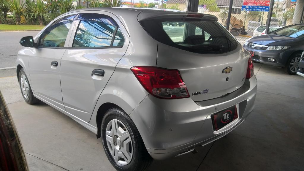 CHEVROLET Onix Hatch - Foto