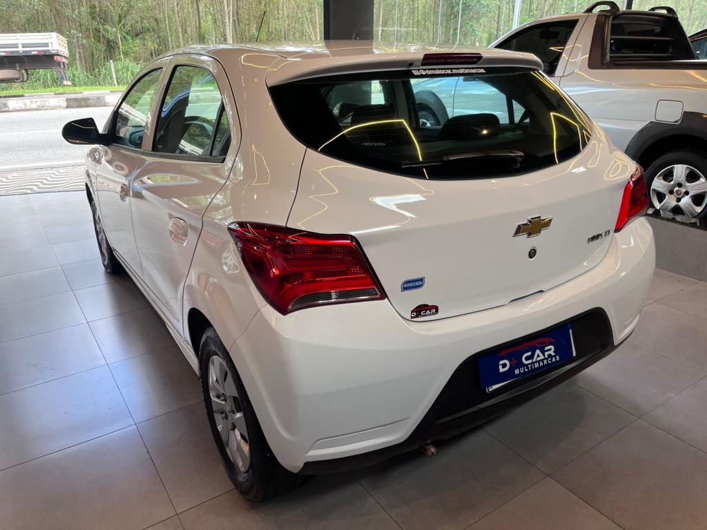 CHEVROLET Onix Hatch - Foto