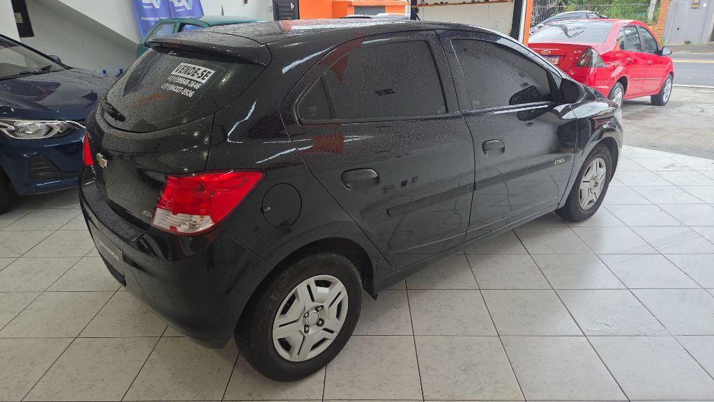 CHEVROLET Onix Hatch - Foto