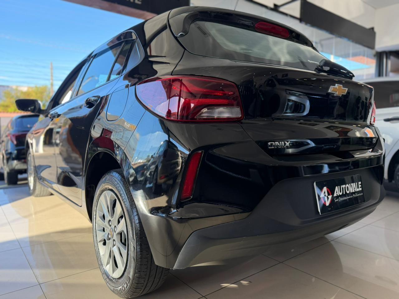 CHEVROLET Onix Hatch - Foto