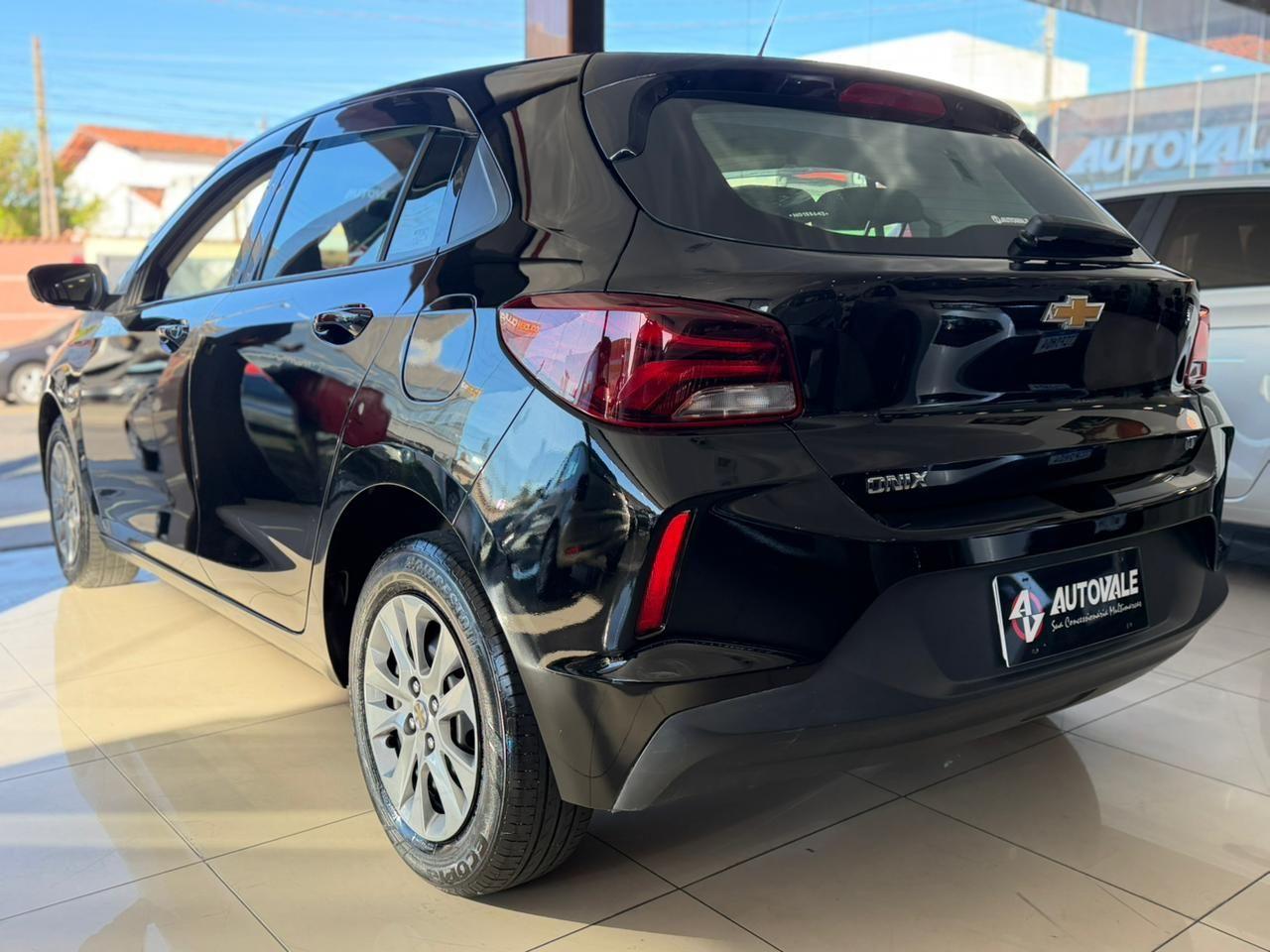 CHEVROLET Onix Hatch - Foto