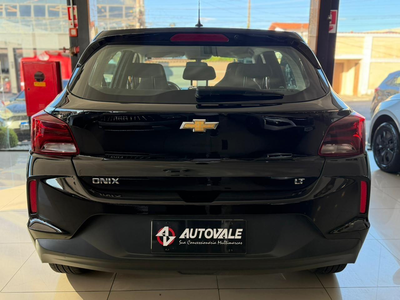 CHEVROLET Onix Hatch - Foto