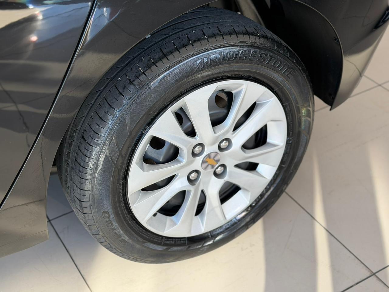 CHEVROLET Onix Hatch - Foto