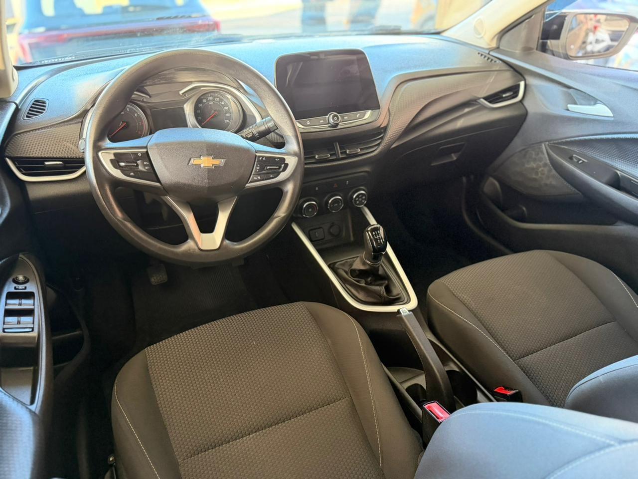 CHEVROLET Onix Hatch - Foto