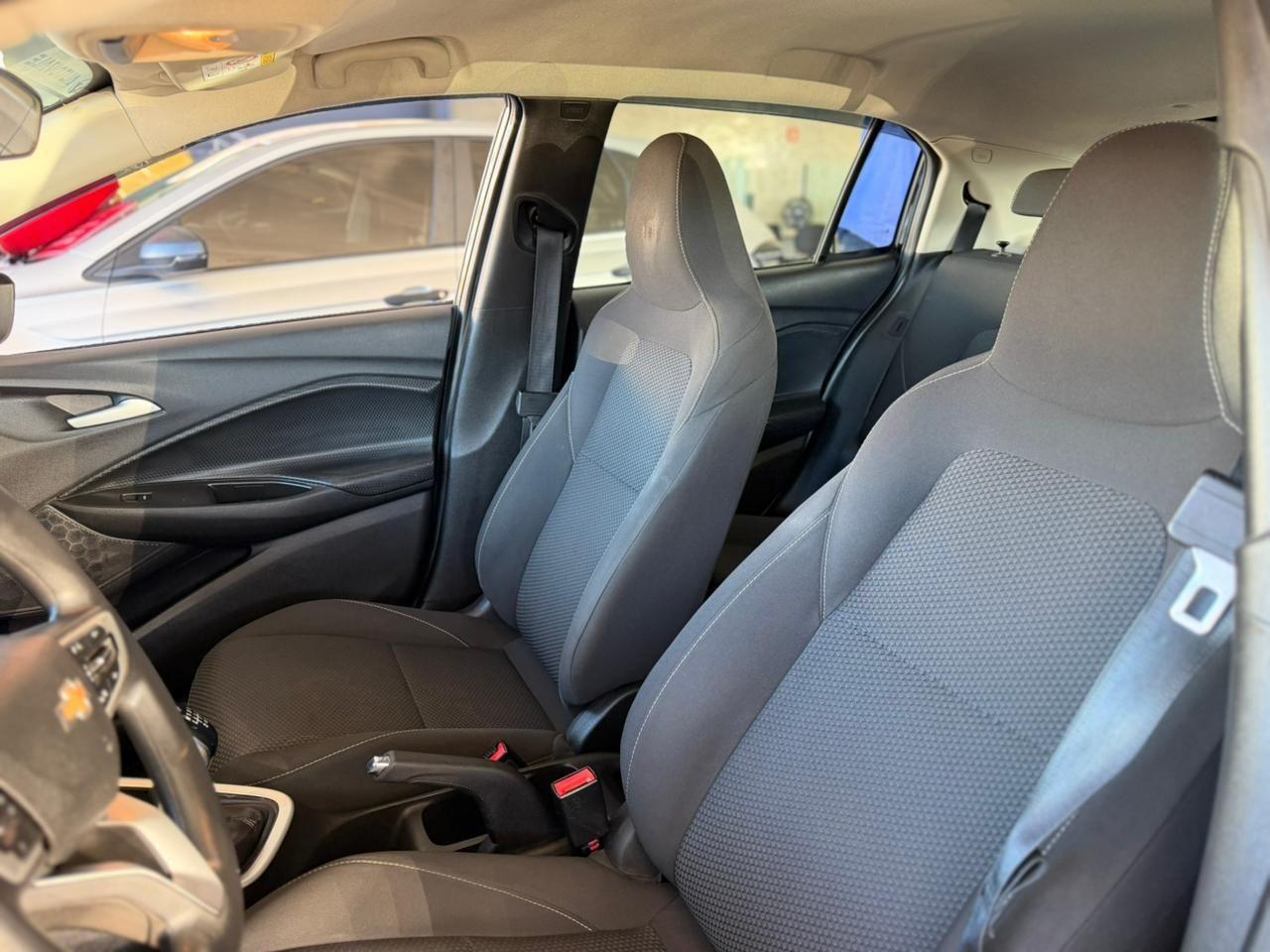 CHEVROLET Onix Hatch - Foto