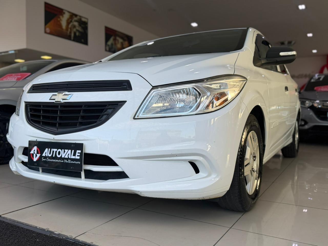 CHEVROLET Onix Hatch - Foto