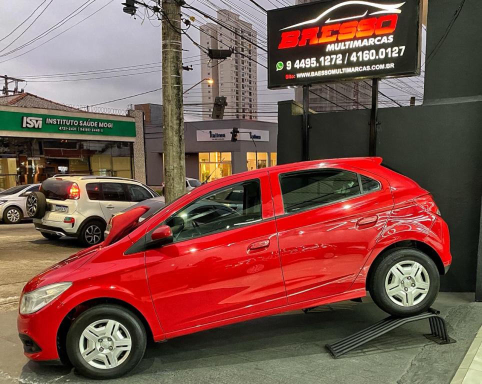 CHEVROLET Onix Hatch - Foto