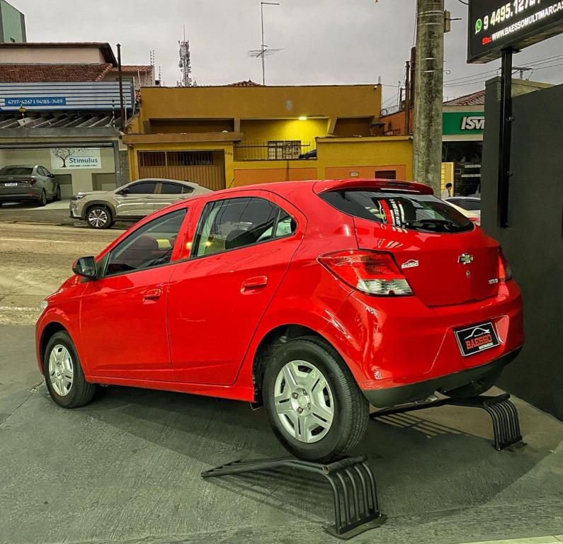 CHEVROLET Onix Hatch - Foto