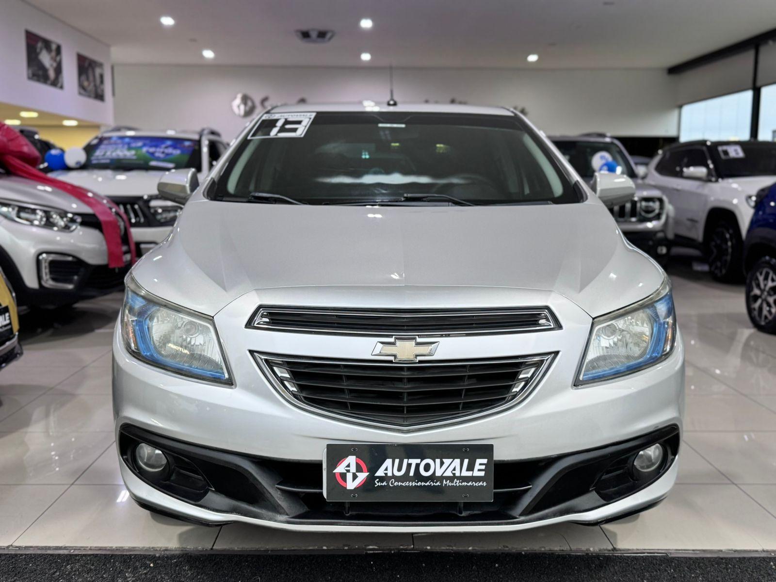 CHEVROLET Onix Hatch - Foto