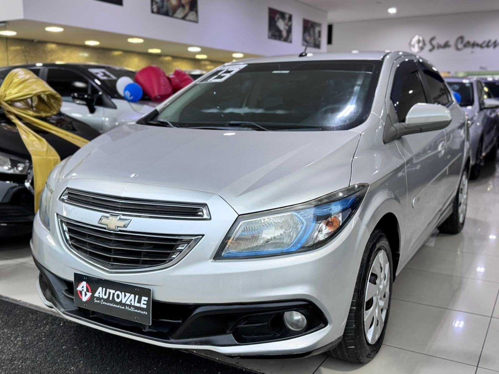 CHEVROLET Onix Hatch - Foto