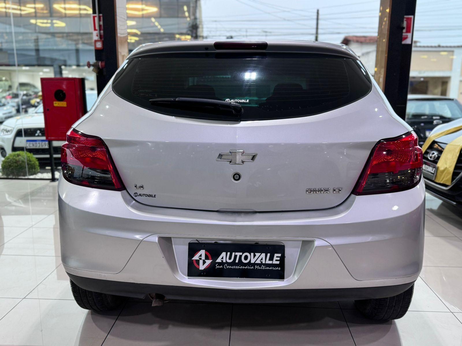 CHEVROLET Onix Hatch - Foto