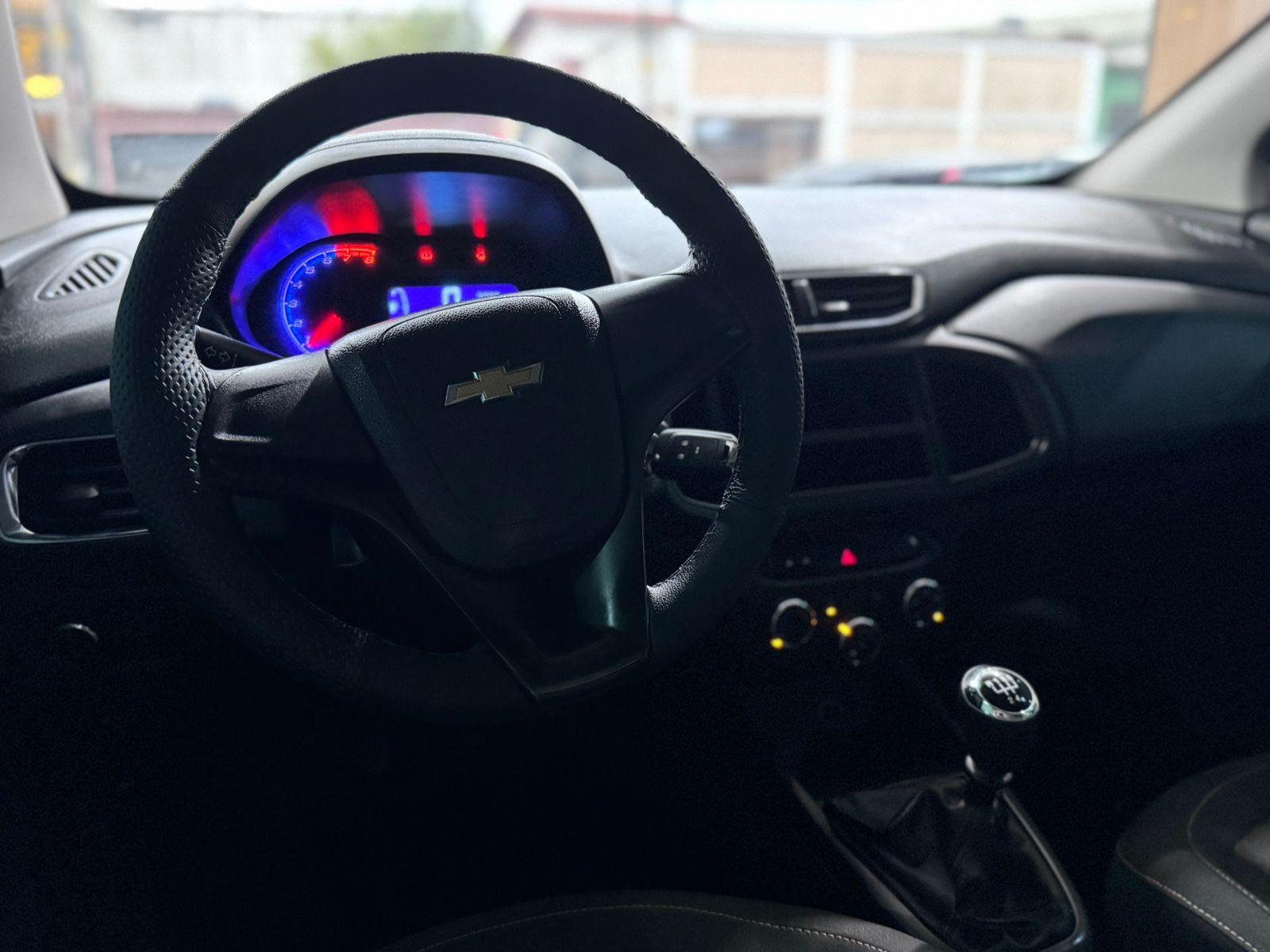 CHEVROLET Onix Hatch - Foto
