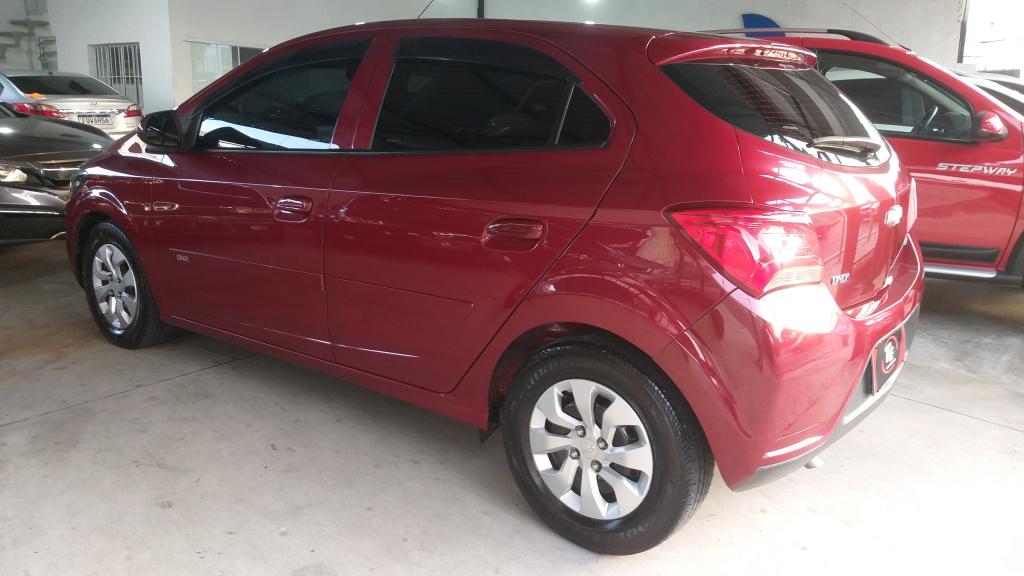 CHEVROLET Onix Hatch - Foto