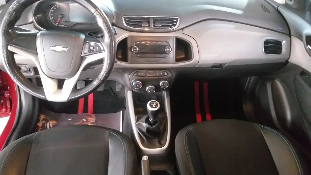 CHEVROLET Onix Hatch - Foto