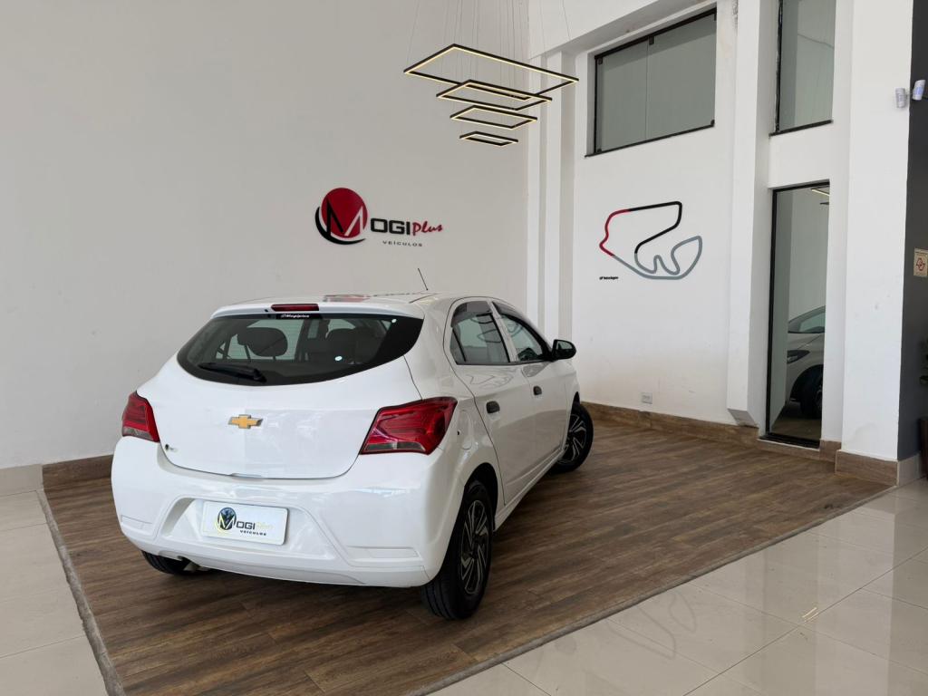 CHEVROLET Onix Hatch - Foto