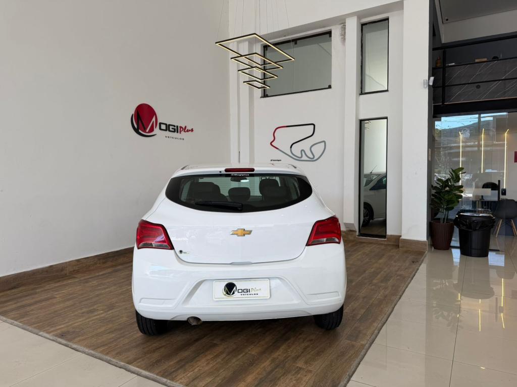 CHEVROLET Onix Hatch - Foto