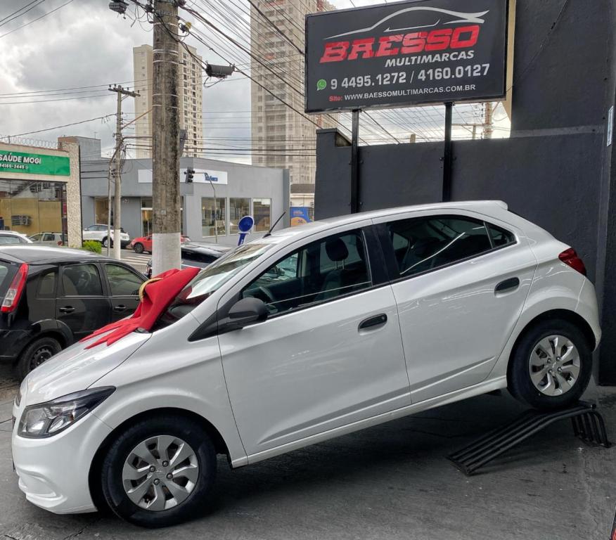 CHEVROLET Onix Hatch - Foto