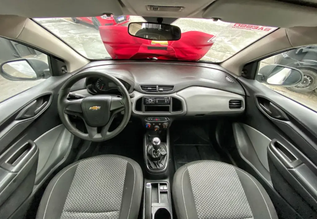 CHEVROLET Onix Hatch - Foto