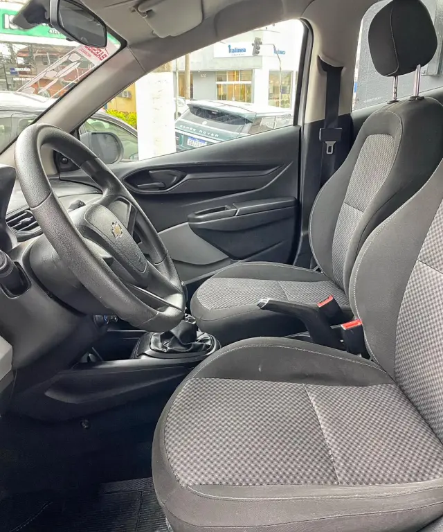 CHEVROLET Onix Hatch - Foto