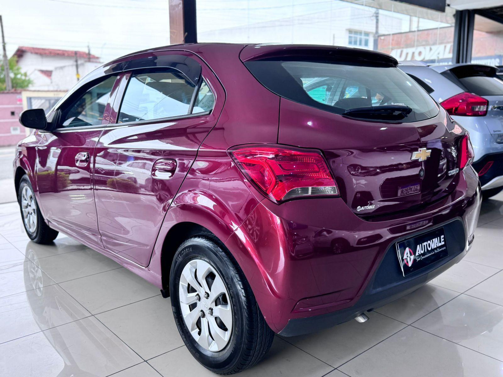 CHEVROLET Onix Hatch - Foto