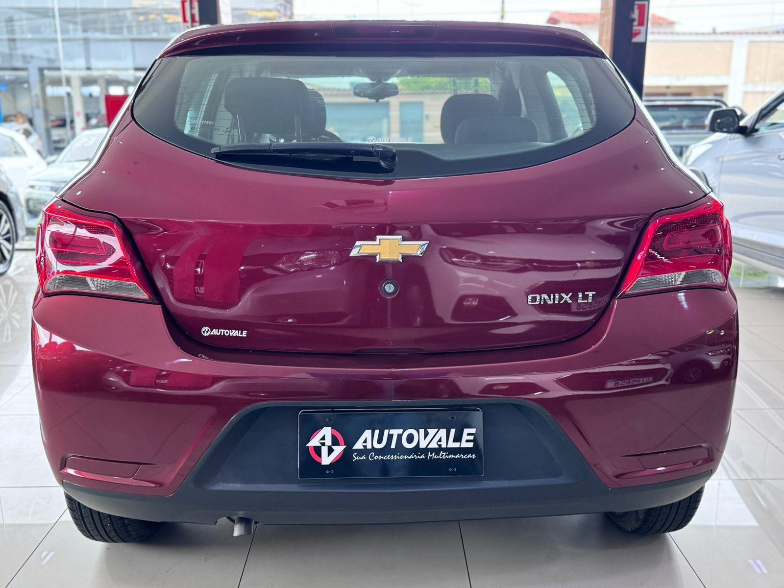 CHEVROLET Onix Hatch - Foto