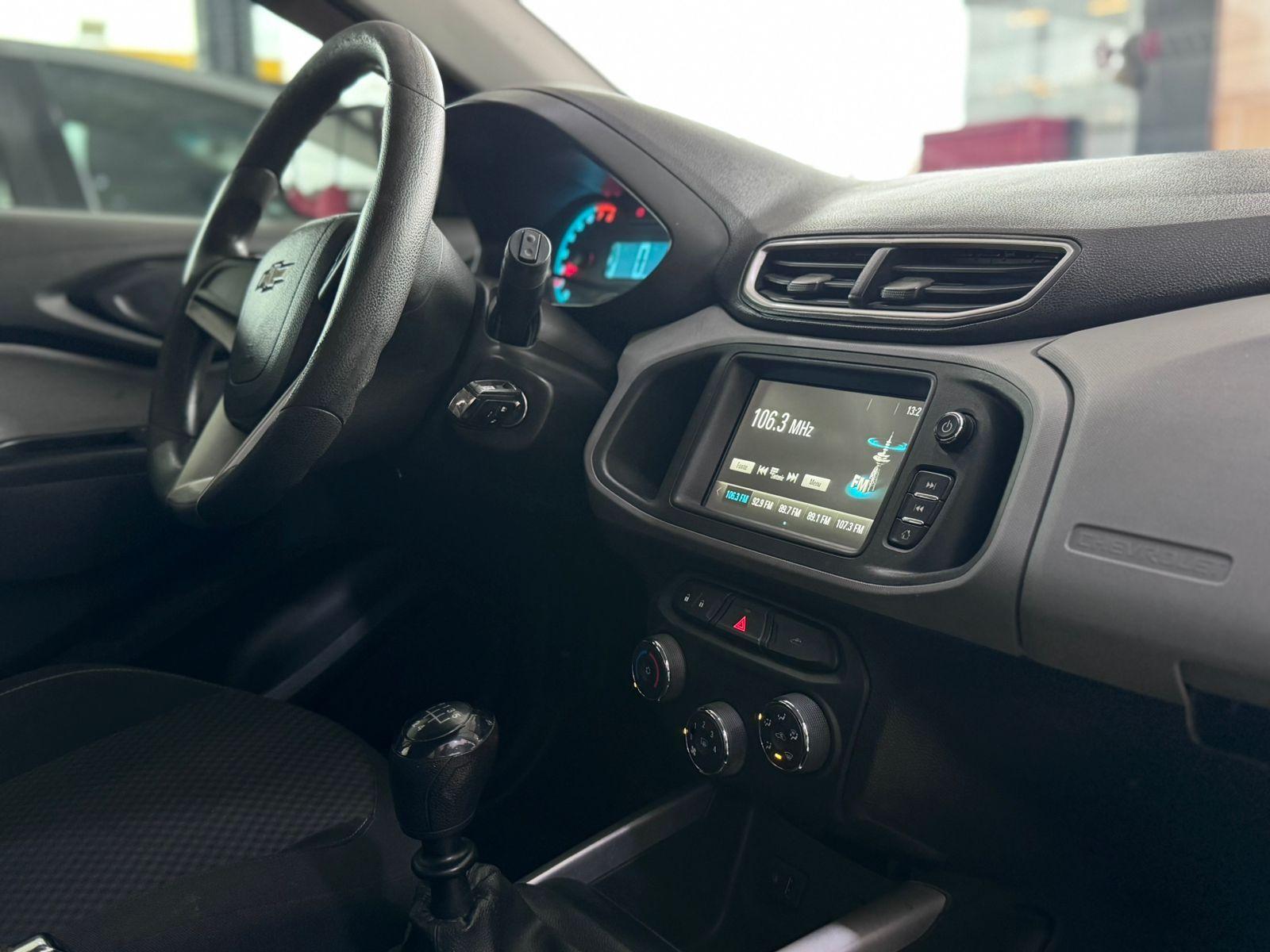CHEVROLET Onix Hatch - Foto