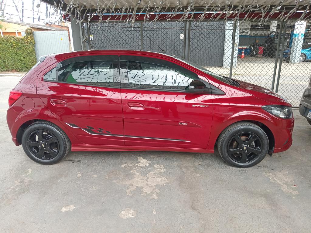 CHEVROLET Onix Hatch - Foto