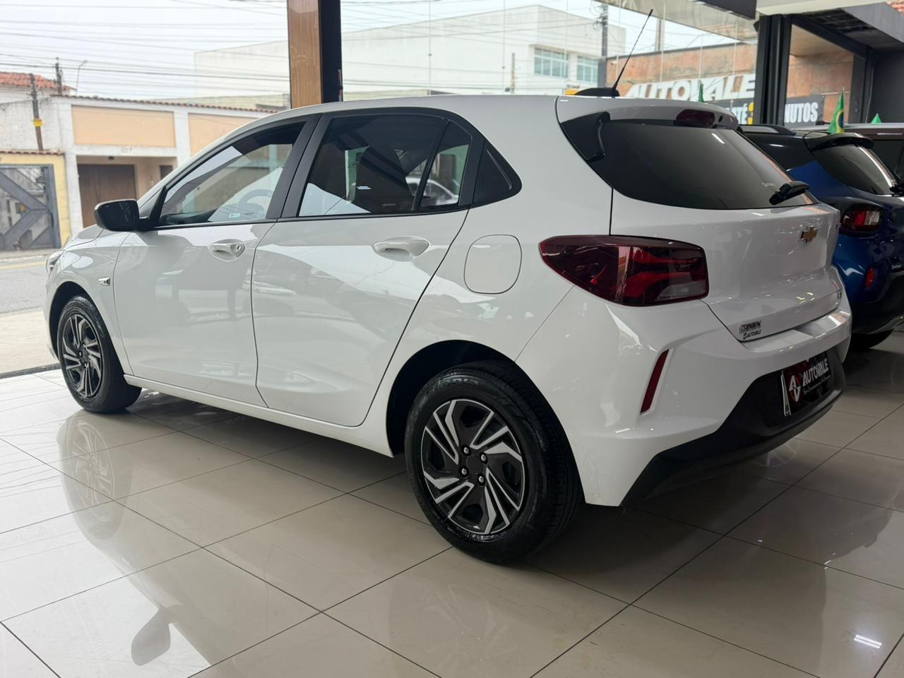 CHEVROLET Onix Hatch - Foto