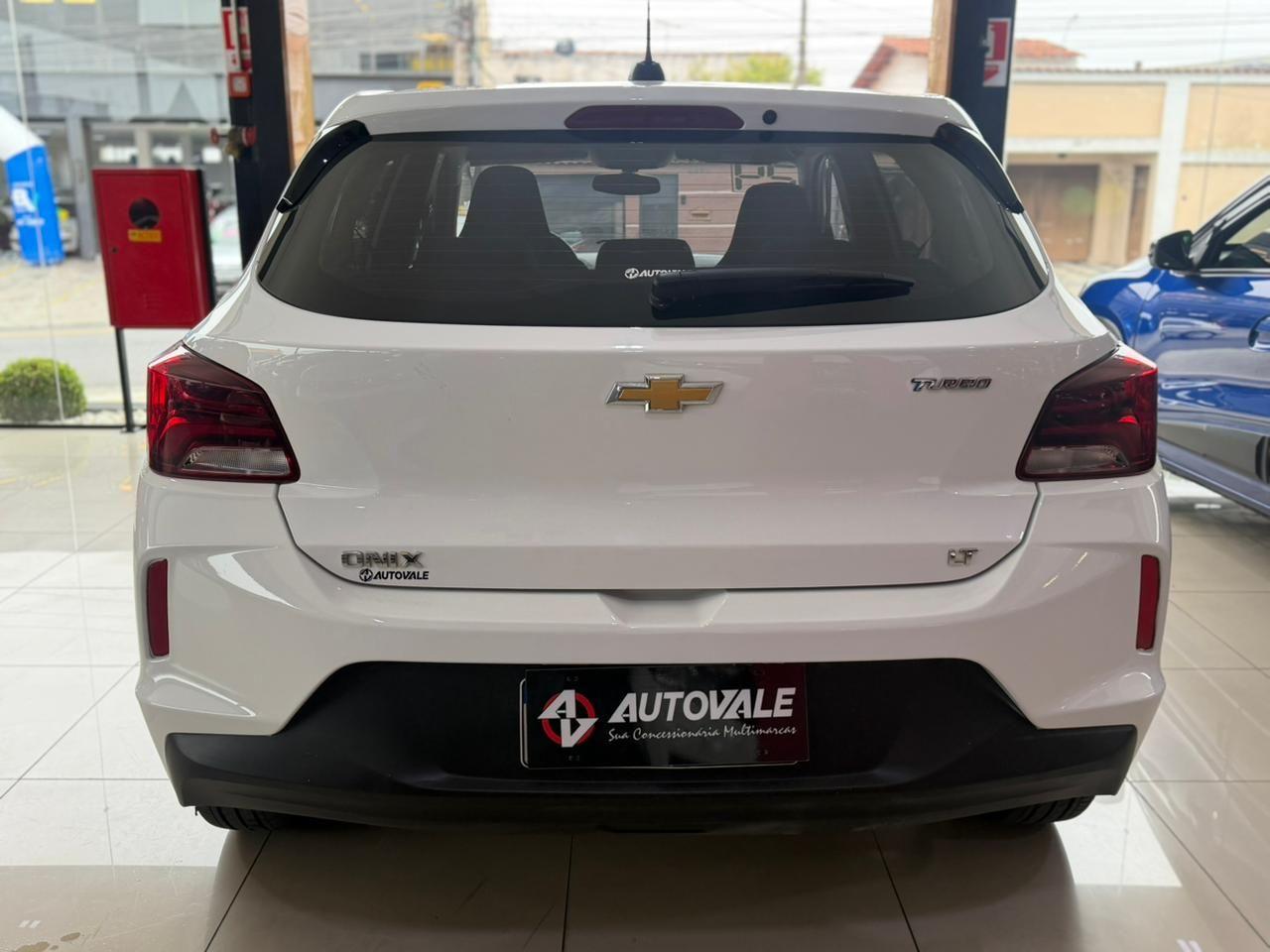 CHEVROLET Onix Hatch - Foto
