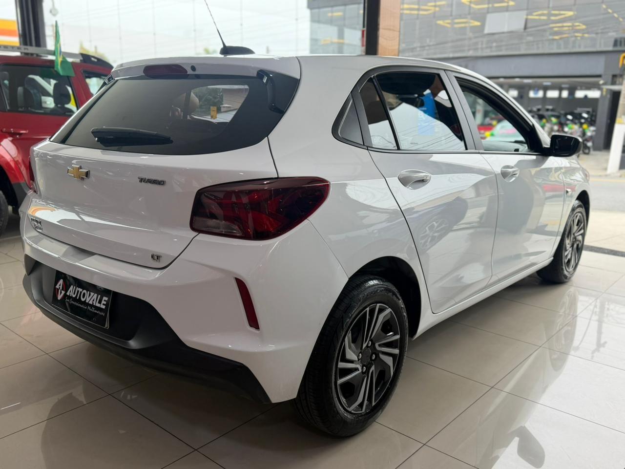 CHEVROLET Onix Hatch - Foto