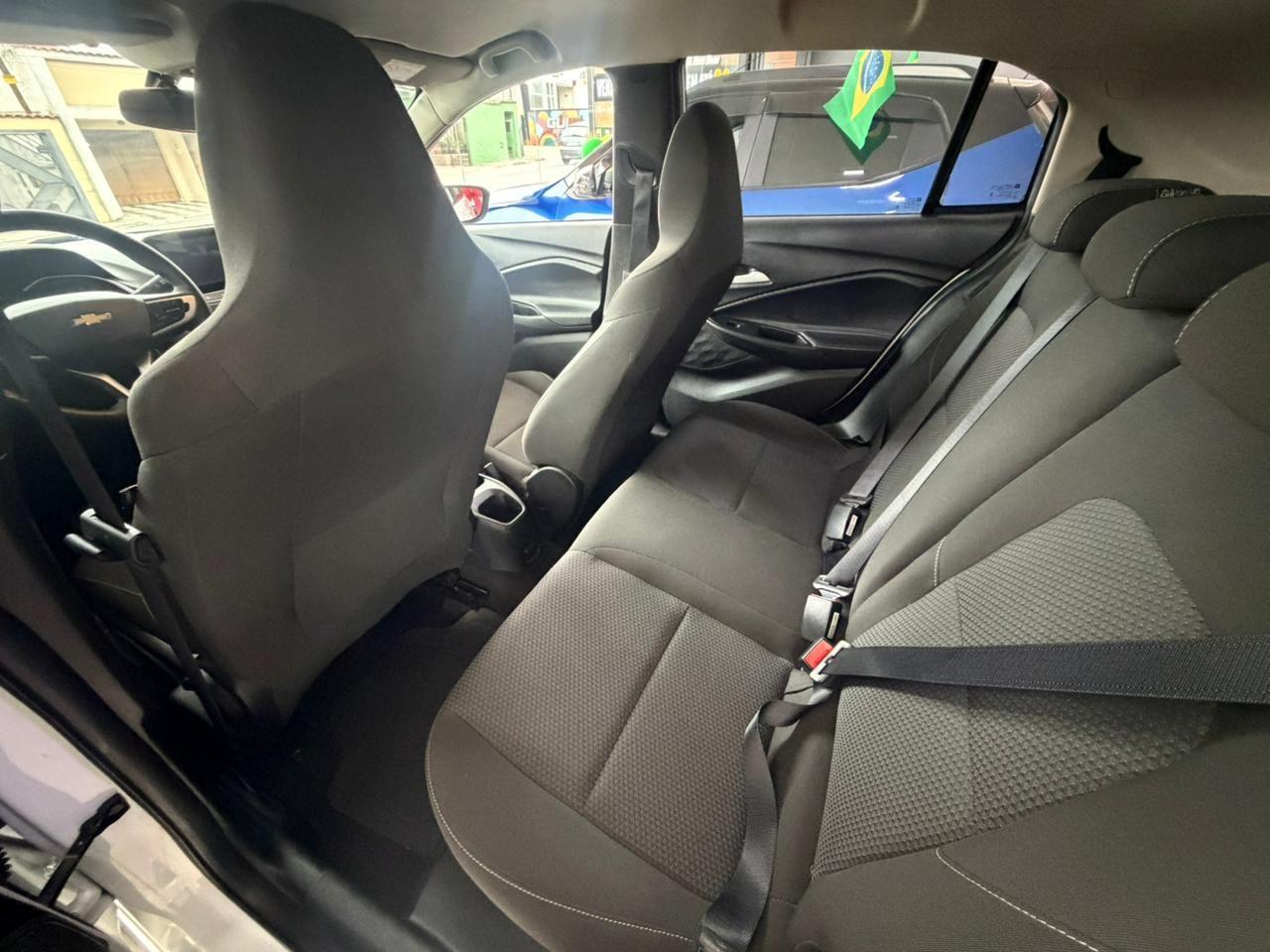 CHEVROLET Onix Hatch - Foto