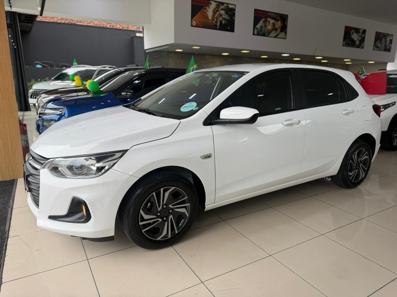 CHEVROLET Onix Hatch - Foto