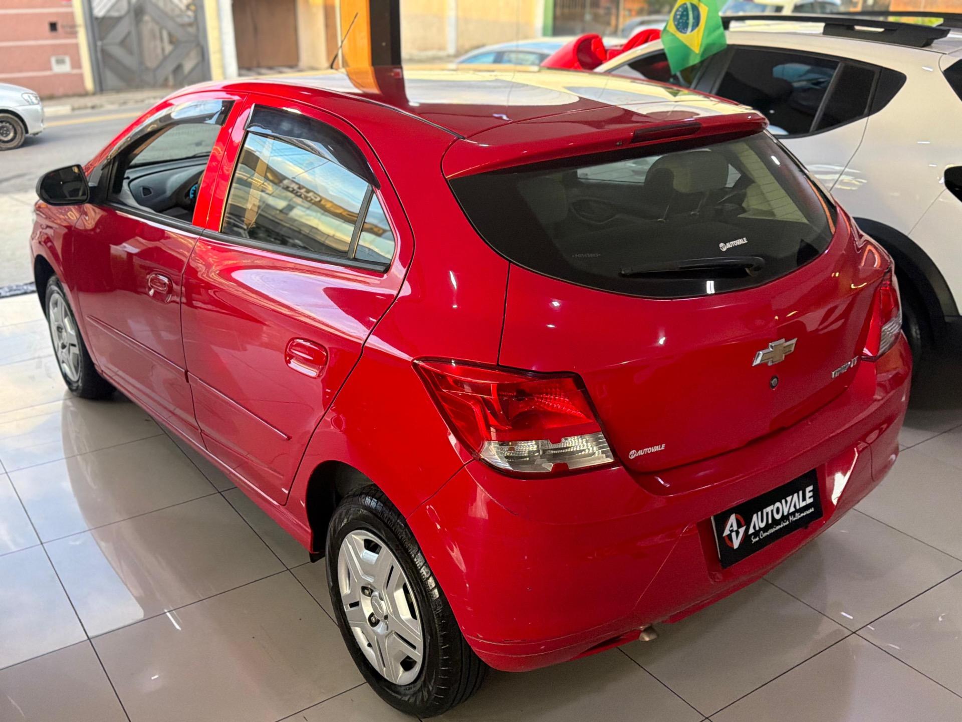 CHEVROLET Onix Hatch - Foto