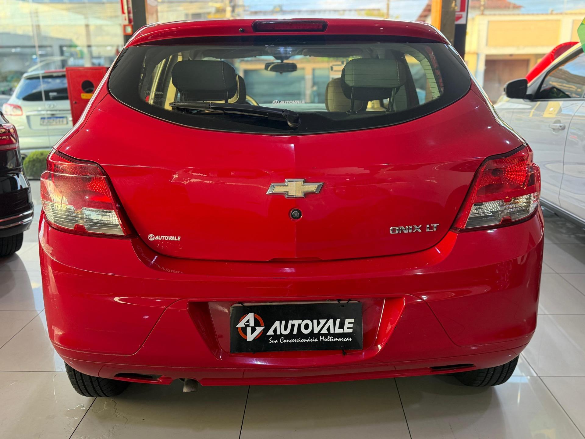CHEVROLET Onix Hatch - Foto