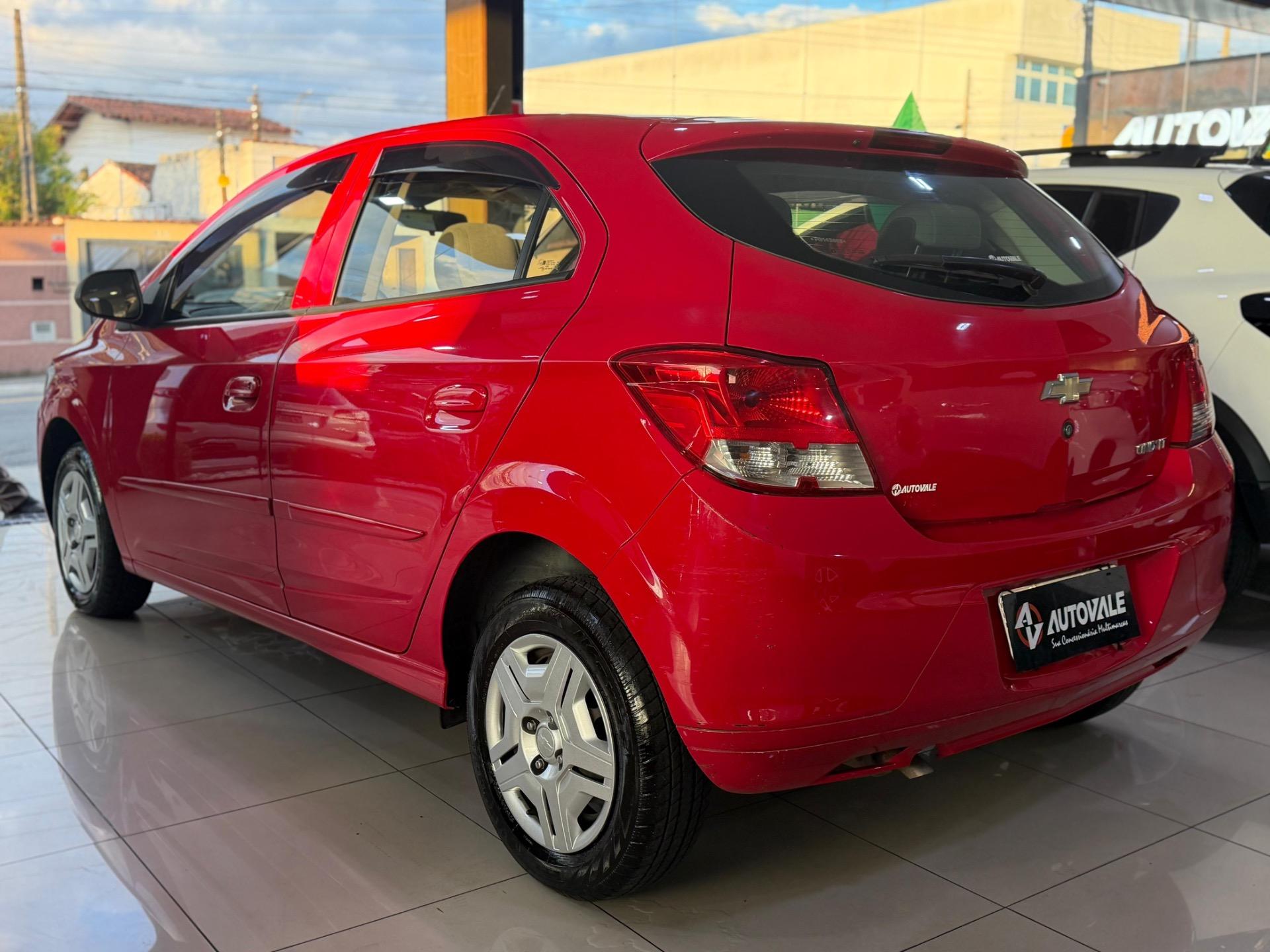 CHEVROLET Onix Hatch - Foto